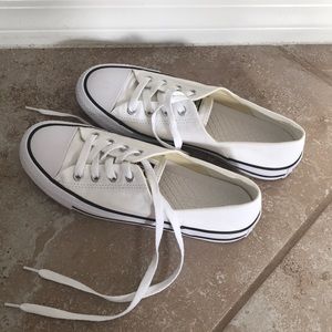 Brand new Converse size 6